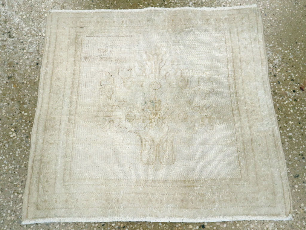 Antique Persian Sarouk Rug, No.21343 - Gsblank