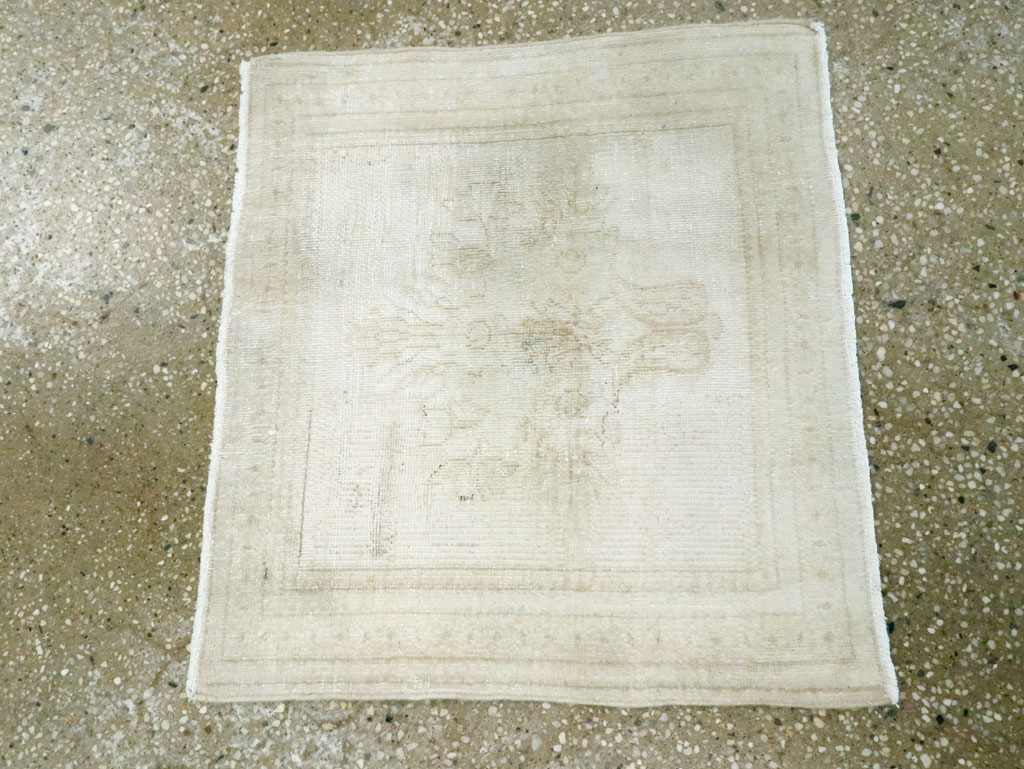 Antique Persian Sarouk Rug, No.21343 - Gsblank