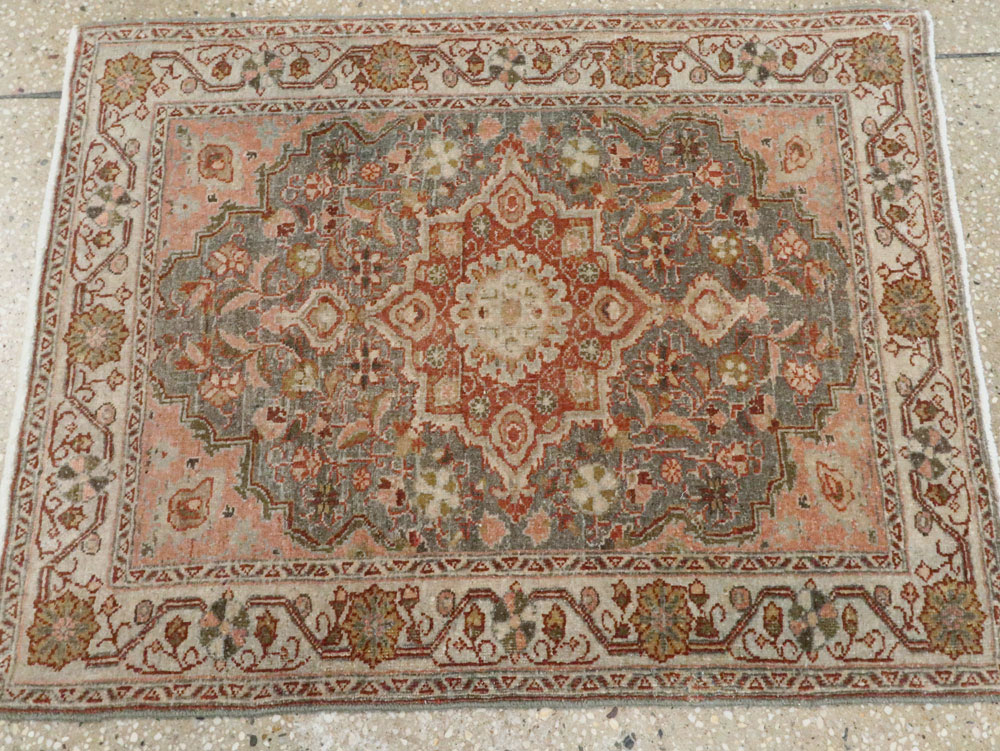 Vintage Persian Sarouk Rug, No.21428 - Gsblank
