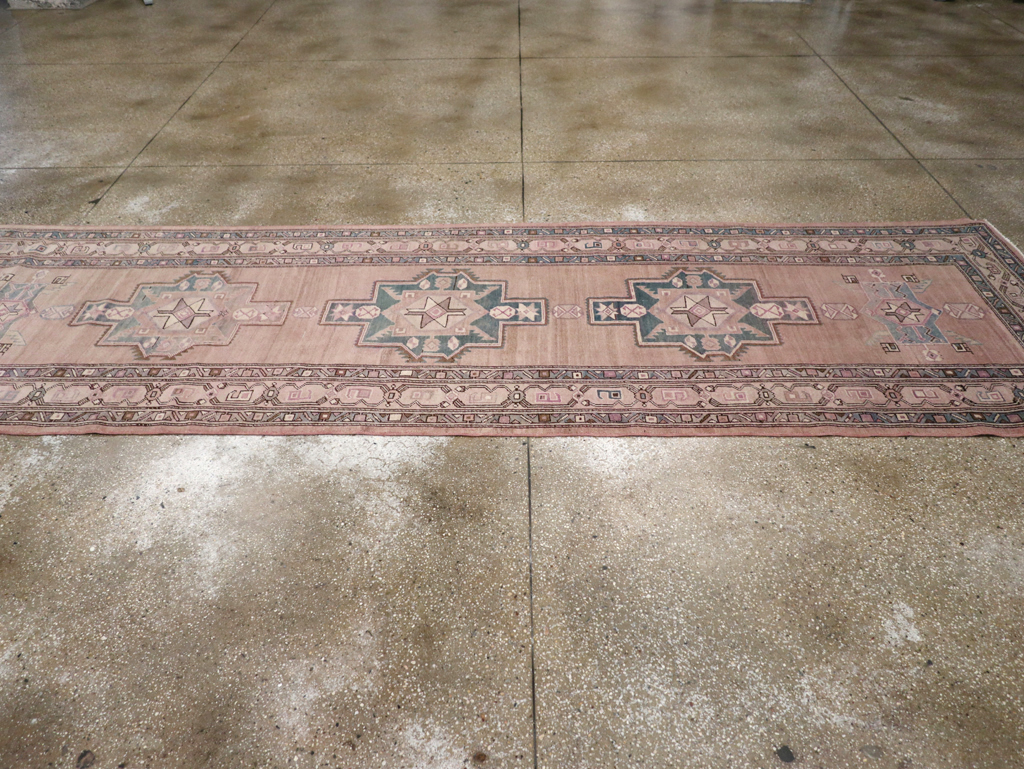 Antique Persian Northwest Runner, No.21490 - Gsblank