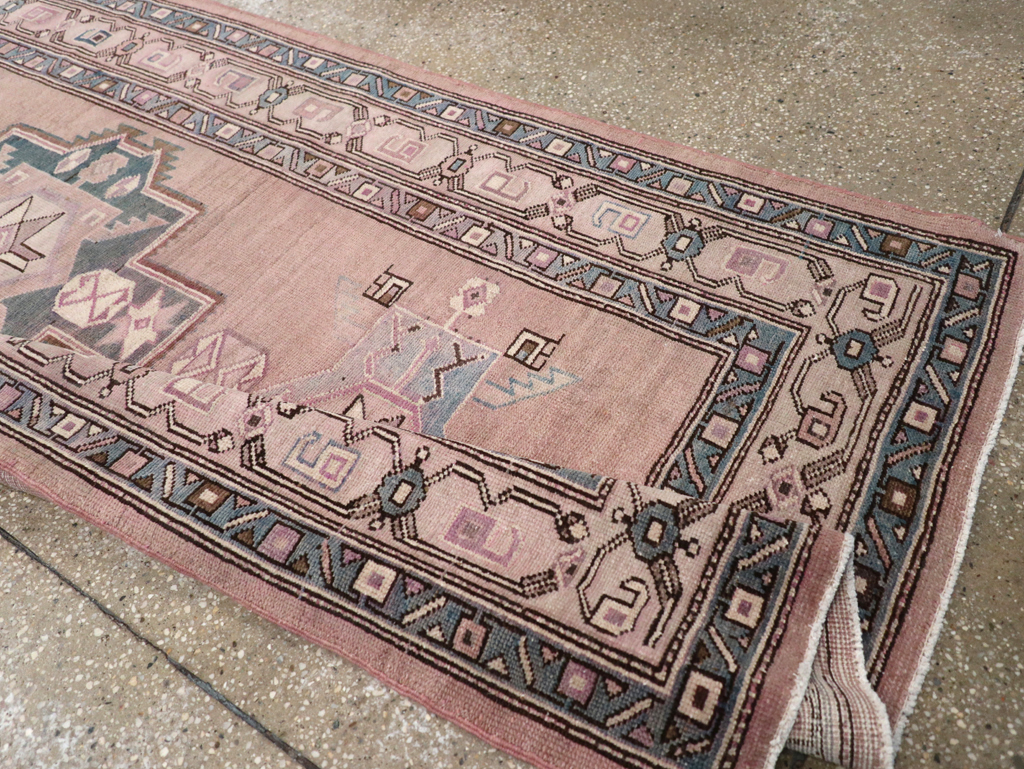Antique Persian Northwest Runner, No.21490 - Gsblank