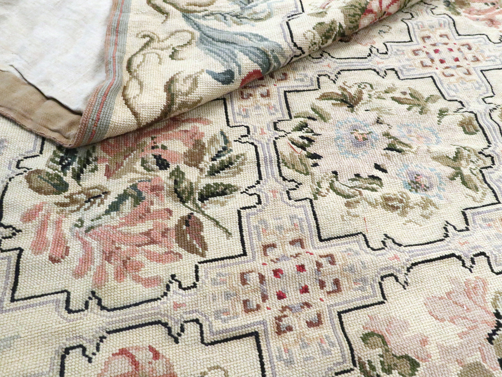 Antique English Needle-Point Carpet, No.21722 - Gsblank