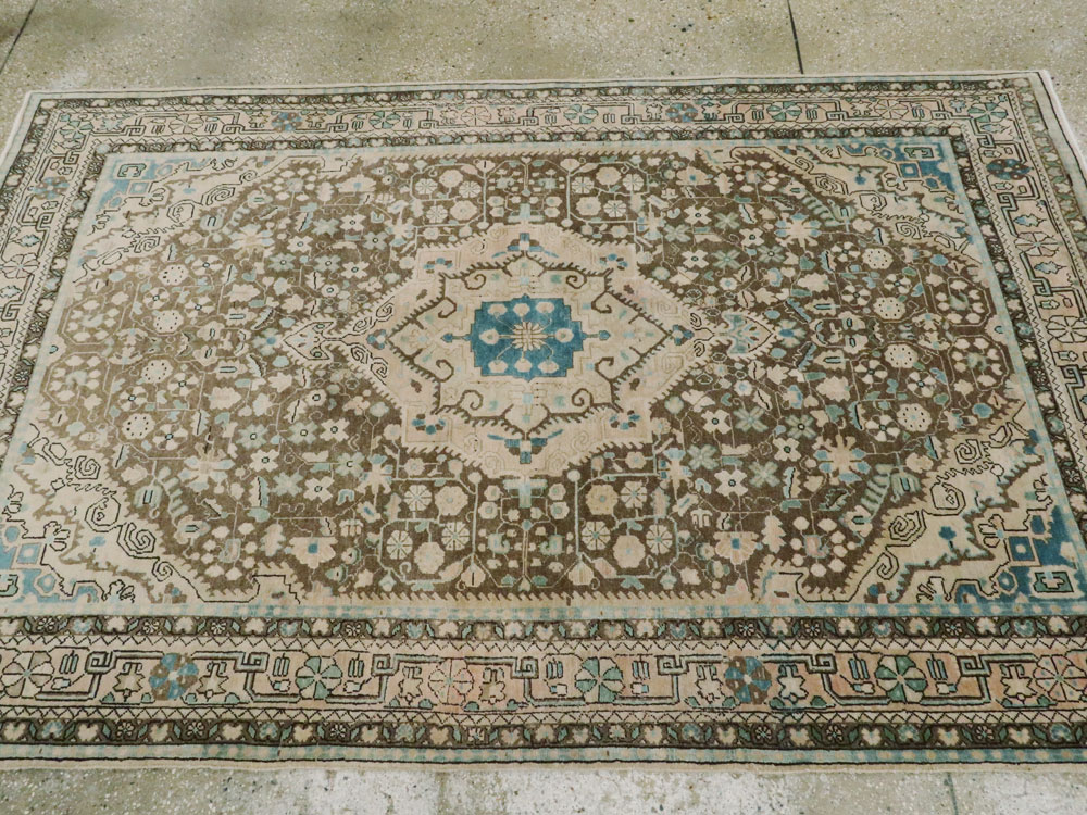 Antique Persian Sarouk Rug, No.21865 - Gsblank