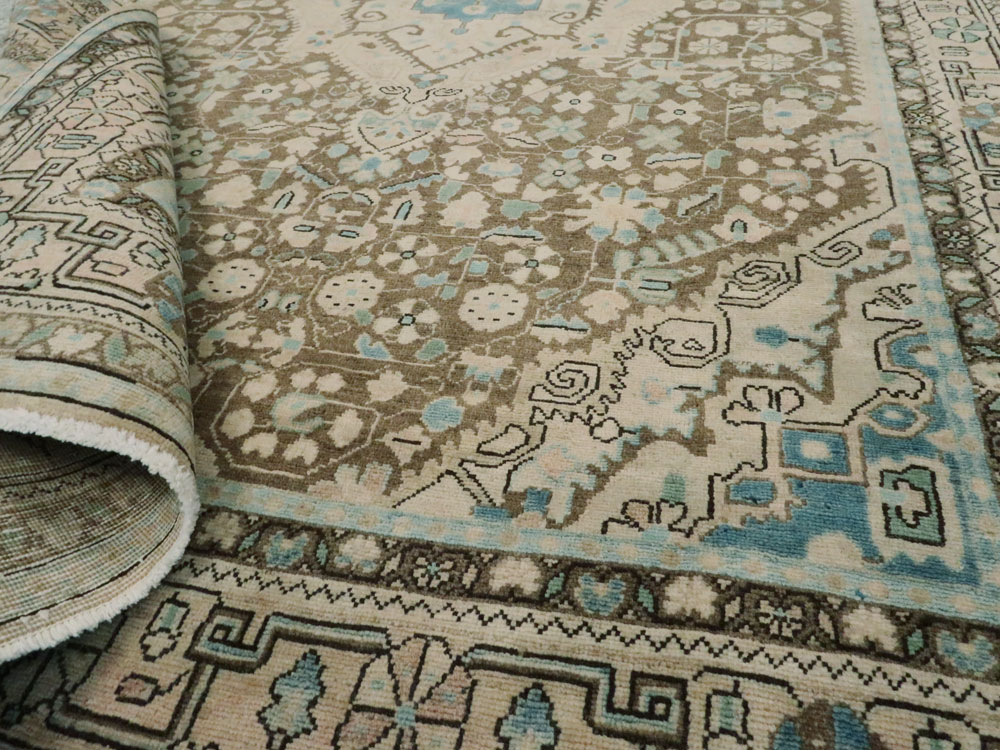 Antique Persian Sarouk Rug, No.21865 - Gsblank