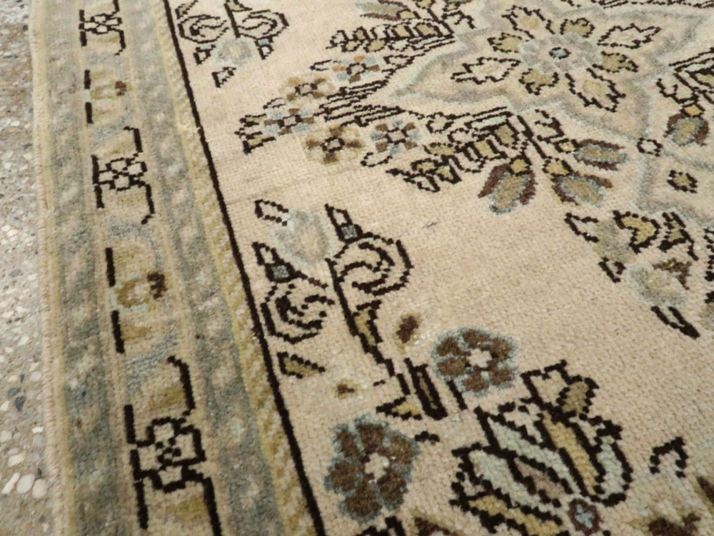 Vintage Persian Sarouk Rug, No.21877 - Gsblank