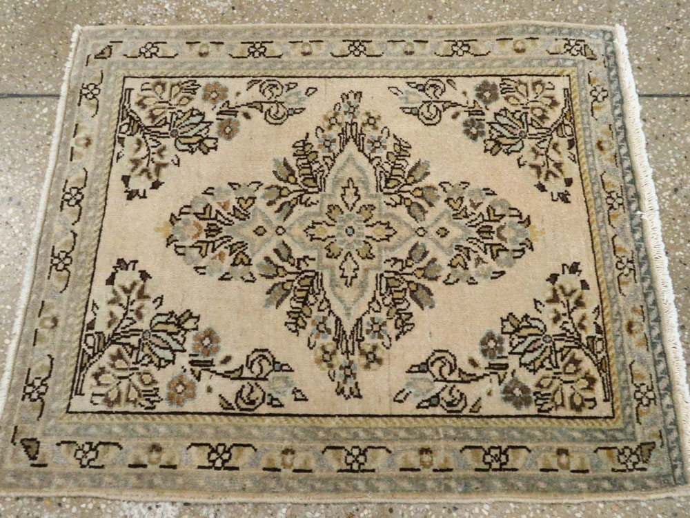 Vintage Persian Sarouk Rug, No.21877 - Gsblank