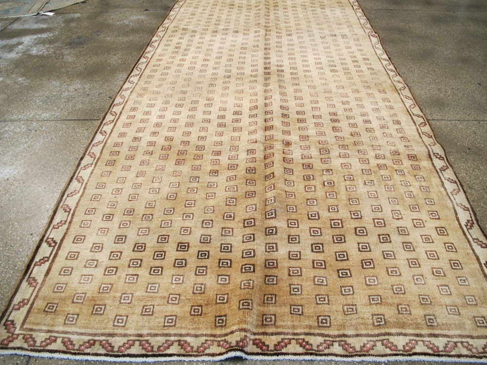 Vintage Turkish Anatolian Wide Gallery Runner, No.21938 - Gsblank