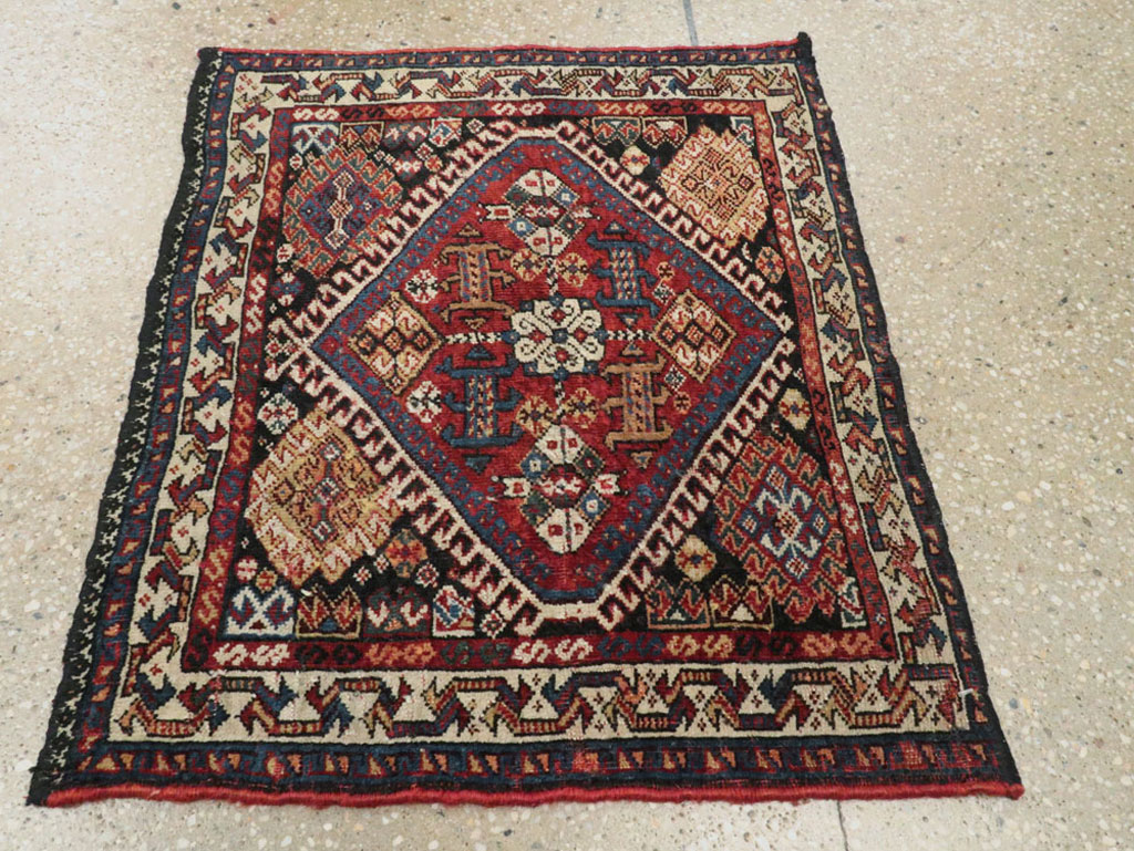 Antique Persian Qashqai Rug, No.22076 - Gsblank