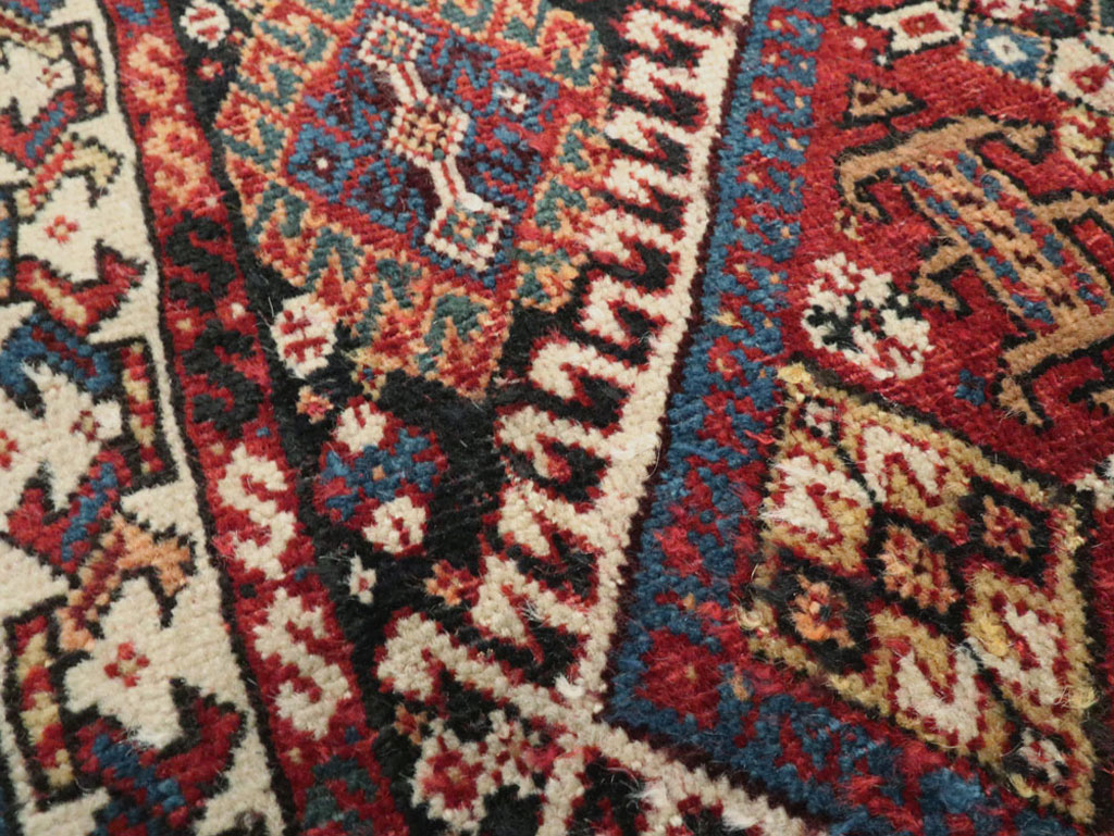 Antique Persian Qashqai Rug, No.22076 - Gsblank