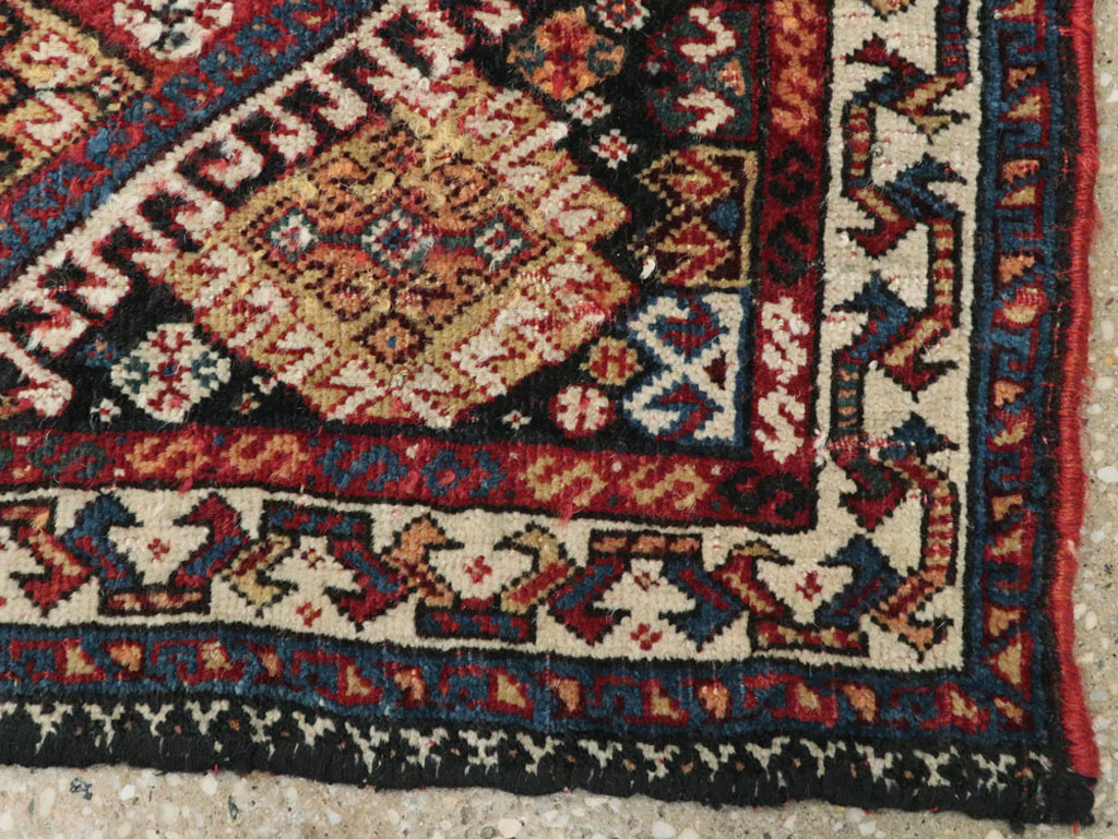 Antique Persian Qashqai Rug, No.22076 - Gsblank