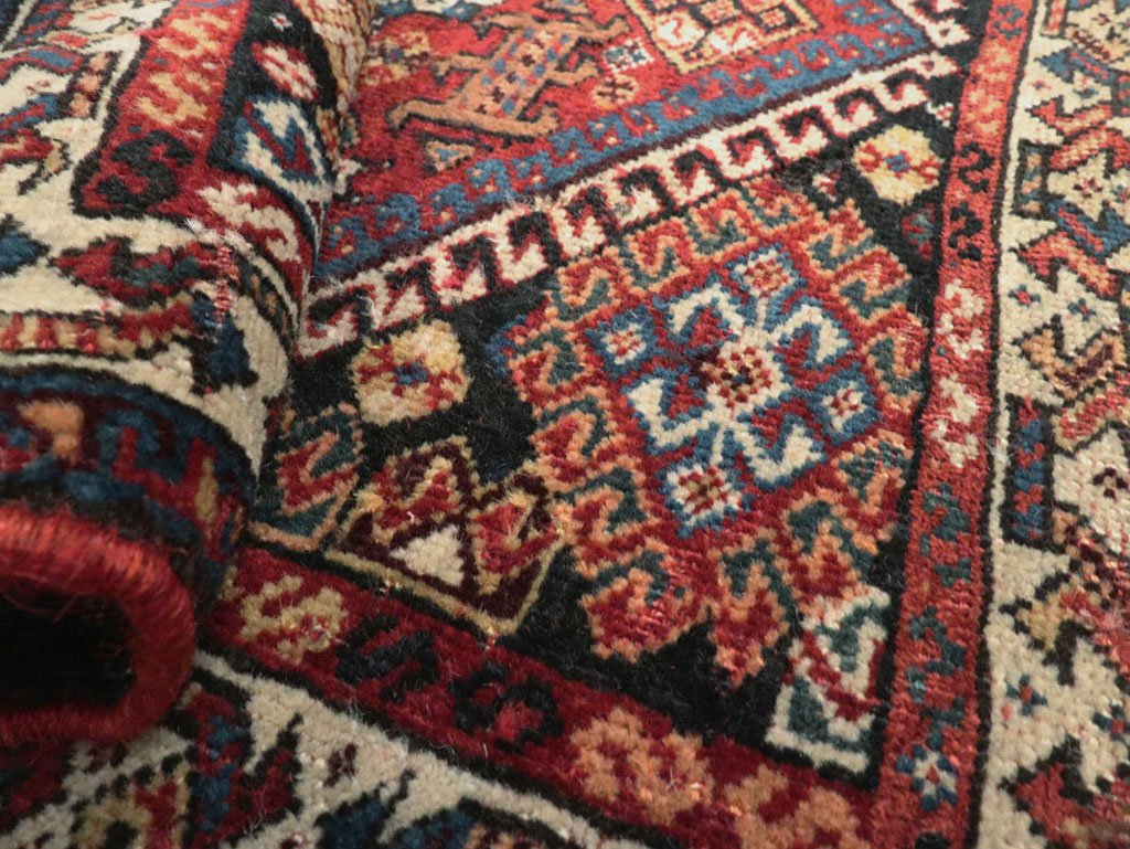 Antique Persian Qashqai Rug, No.22076 - Gsblank