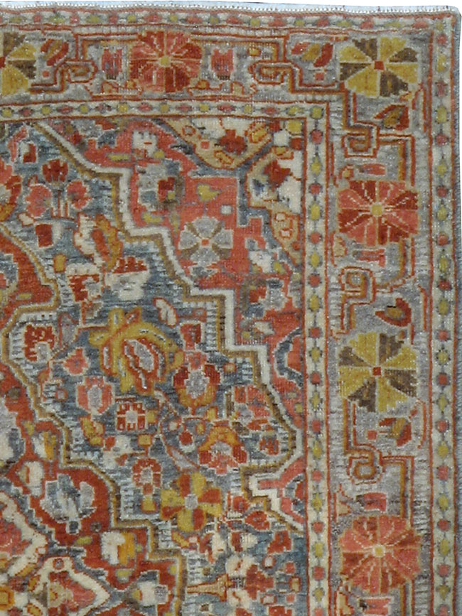 Antique Persian Sarouk Rug, No.22275 - Gsblank