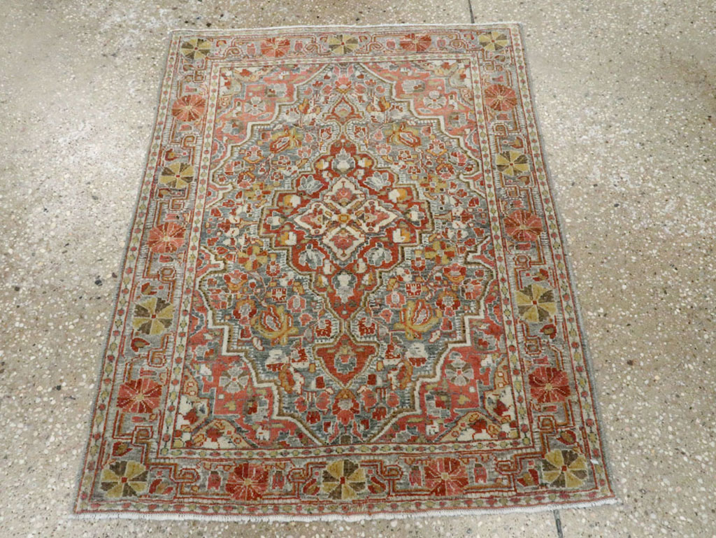 Antique Persian Sarouk Rug, No.22275 - Gsblank