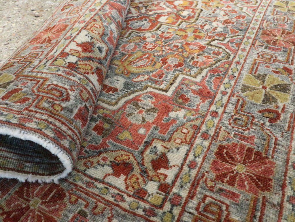 Antique Persian Sarouk Rug, No.22275 - Gsblank