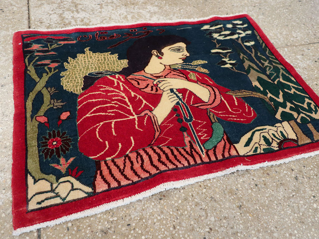 Vintage Persian Mahal Pictorial Rug, No.22402 - Gsblank