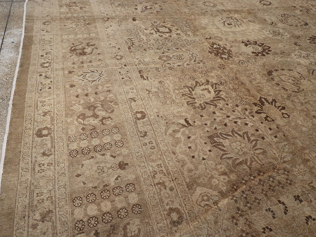 Antique Persian Tabriz Carpet, No.22431 - Gsblank