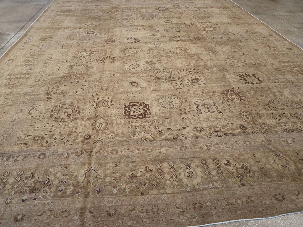 Antique Persian Tabriz Carpet, No.22431 - Gsblank
