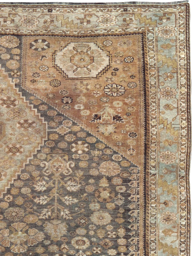 Antique Persian Shiraz Rug, No.22496 - Gsblank