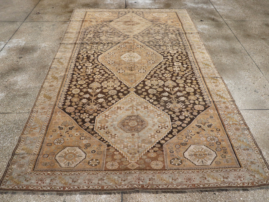 Antique Persian Shiraz Rug, No.22496 - Gsblank