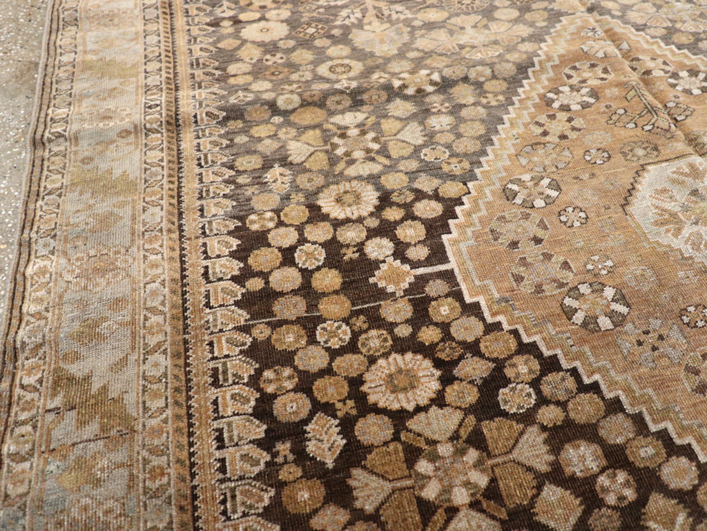 Antique Persian Shiraz Rug, No.22496 - Gsblank