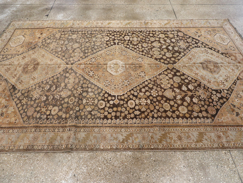 Antique Persian Shiraz Rug, No.22496 - Gsblank