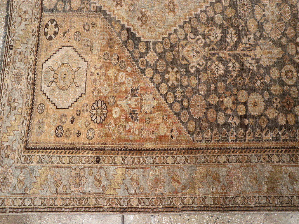 Antique Persian Shiraz Rug, No.22496 - Gsblank