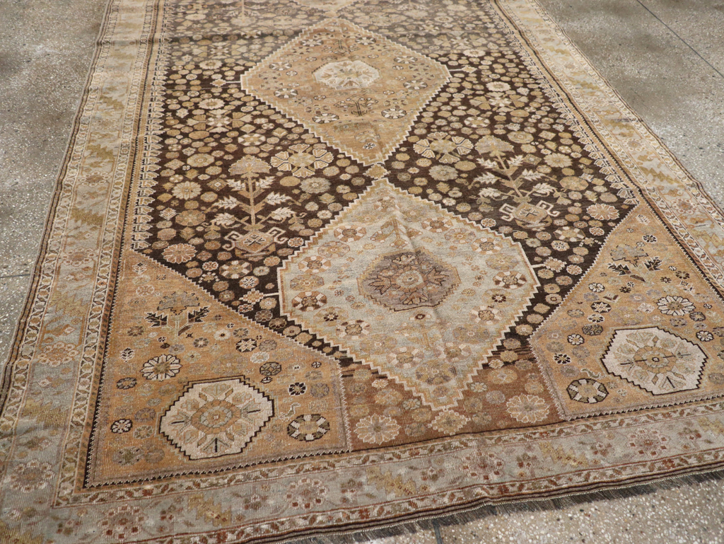 Antique Persian Shiraz Rug, No.22496 - Gsblank