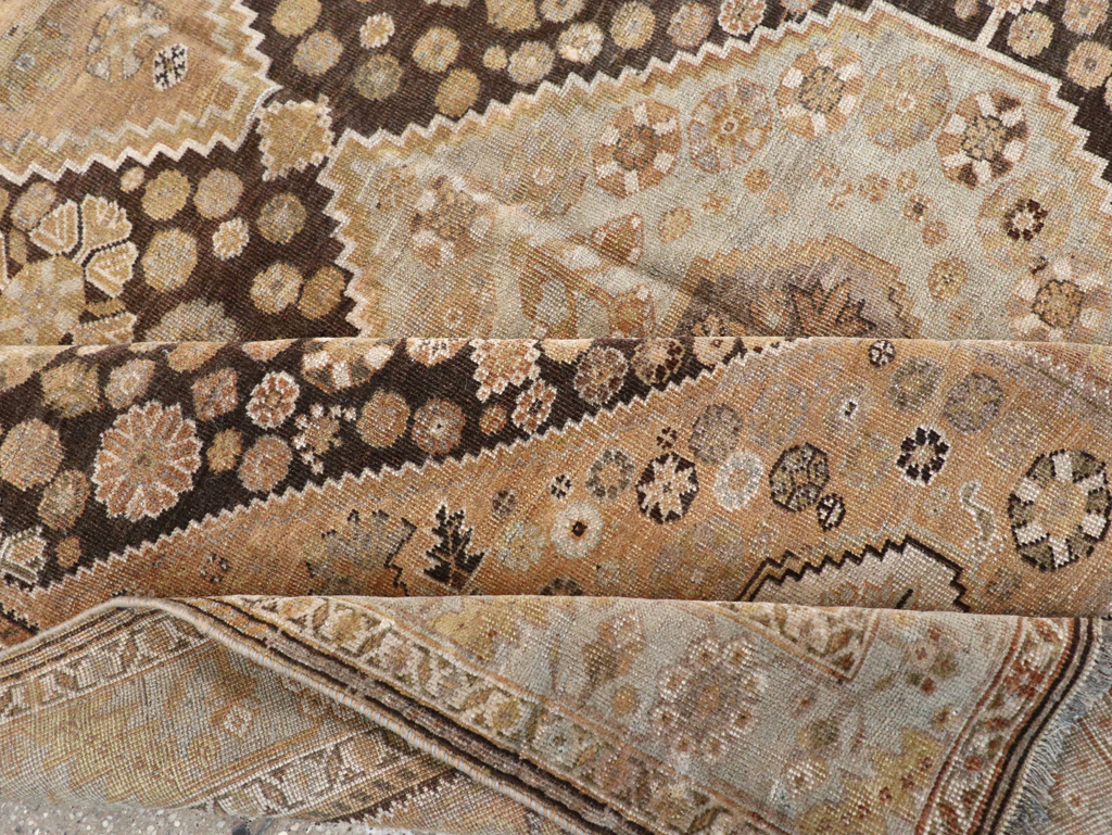 Antique Persian Shiraz Rug, No.22496 - Gsblank