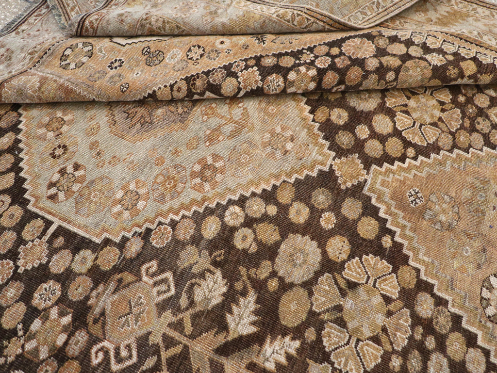 Antique Persian Shiraz Rug, No.22496 - Gsblank