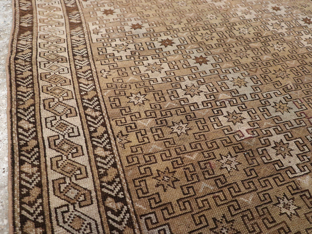 Antique Caucasian Shirvan Accent Rug, No.22558 - Gsblank