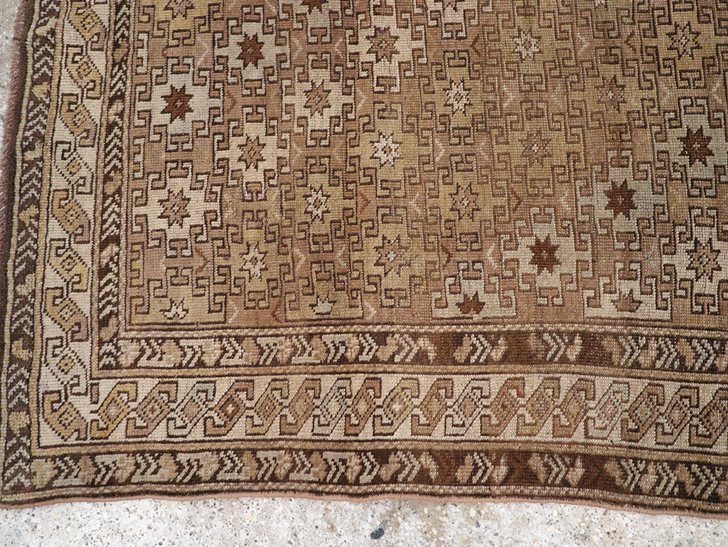 Antique Caucasian Shirvan Accent Rug, No.22558 - Gsblank