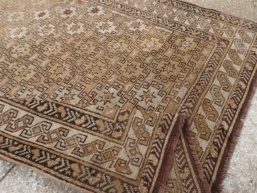 Antique Caucasian Shirvan Accent Rug, No.22558 - Gsblank