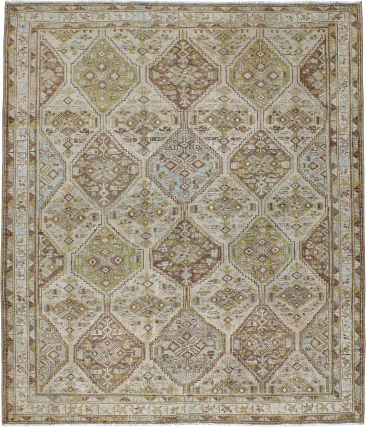 Vintage Persian Shiraz Sqaure Rug, No.22576 - Gsblank