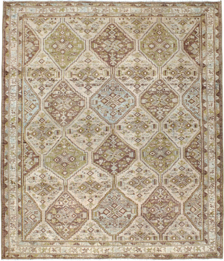 Vintage Persian Shiraz Sqaure Rug, No.22576 - Gsblank