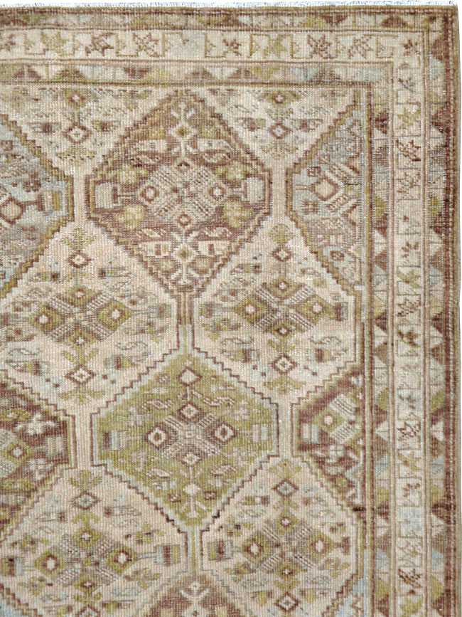 Vintage Persian Shiraz Sqaure Rug, No.22576 - Gsblank