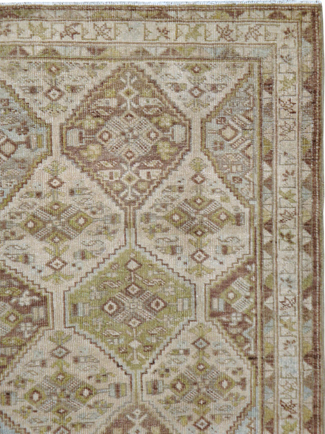 Vintage Persian Shiraz Sqaure Rug, No.22576 - Gsblank