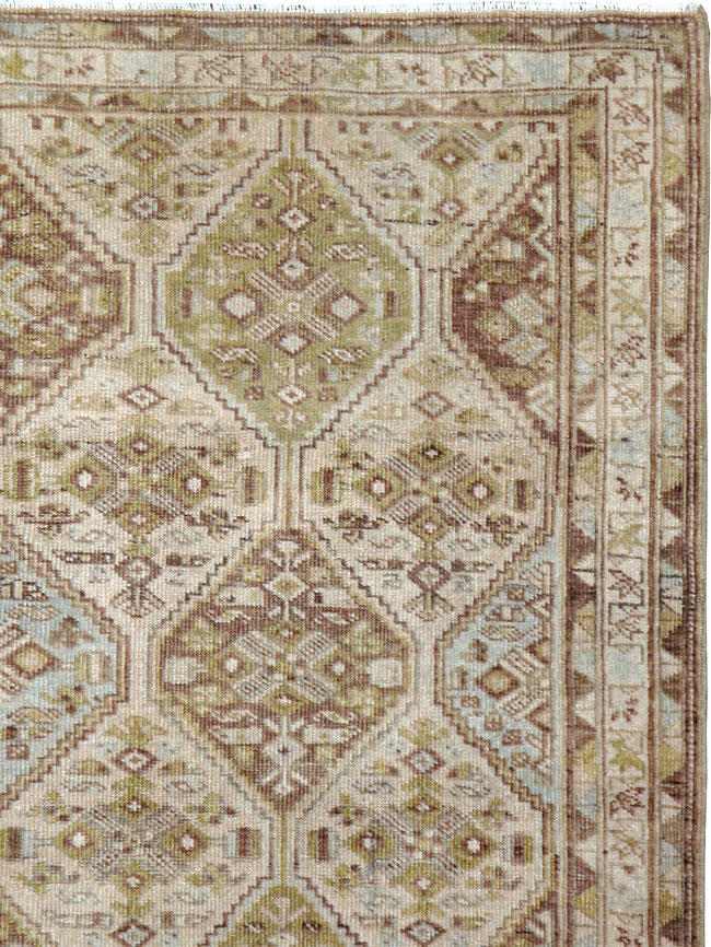 Vintage Persian Shiraz Sqaure Rug, No.22576 - Gsblank