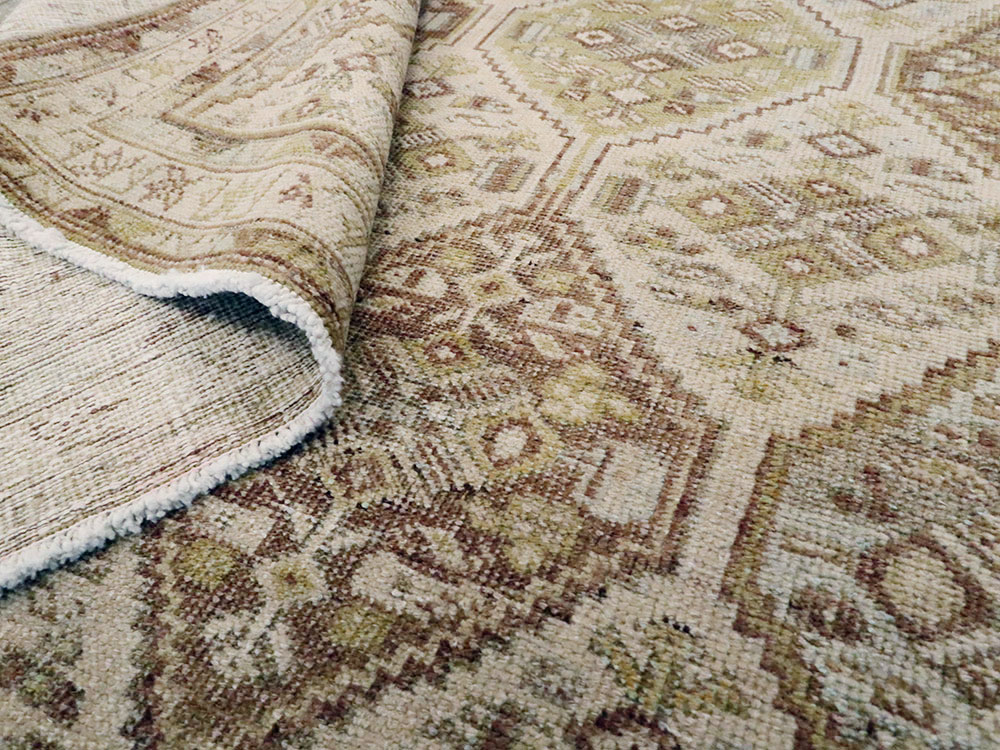 Vintage Persian Shiraz Sqaure Rug, No.22576 - Gsblank