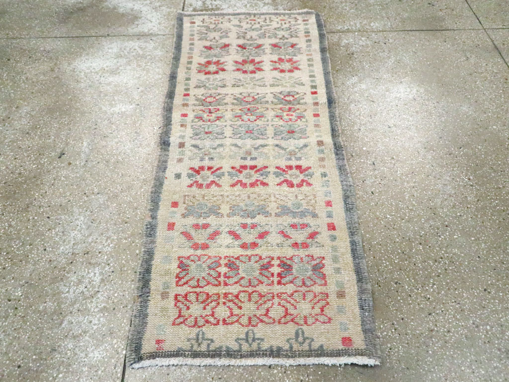 Vintage Turkish Anatolian Throw Rug, No.22649 - Gsblank
