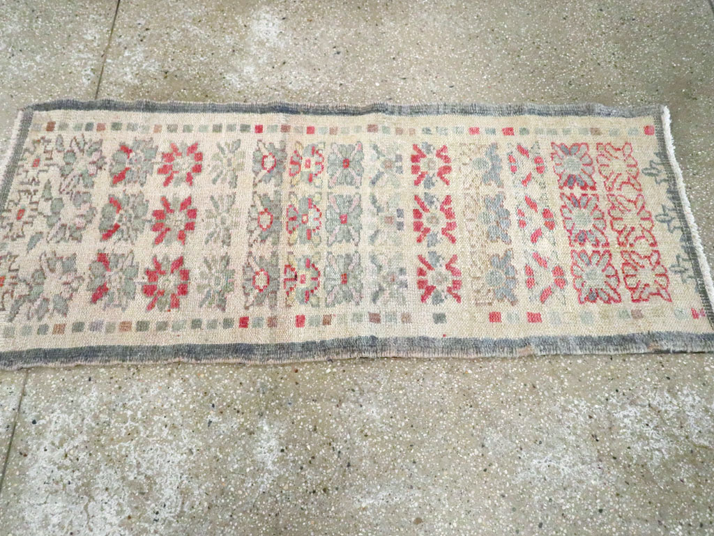 Vintage Turkish Anatolian Throw Rug, No.22649 - Gsblank