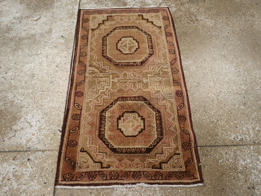 Antique Khotan Rug, No.22674 - Gsblank