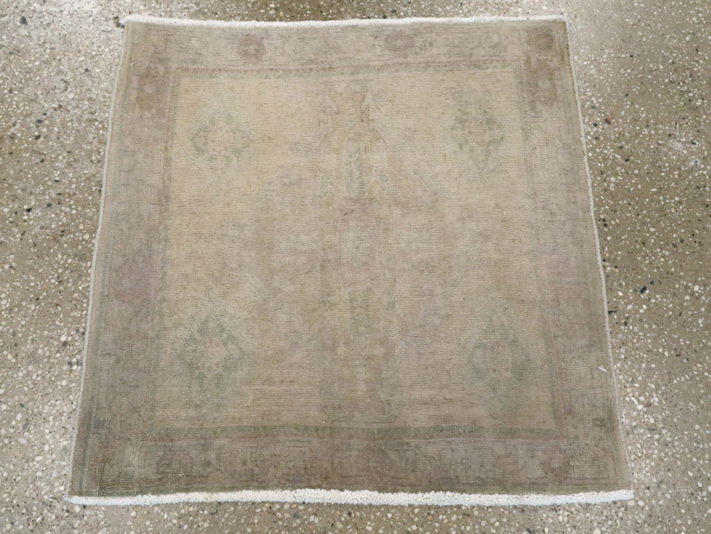 Vintage Persian Shiraz Rug (Pair: 1 of 2), No.22705 - Gsblank