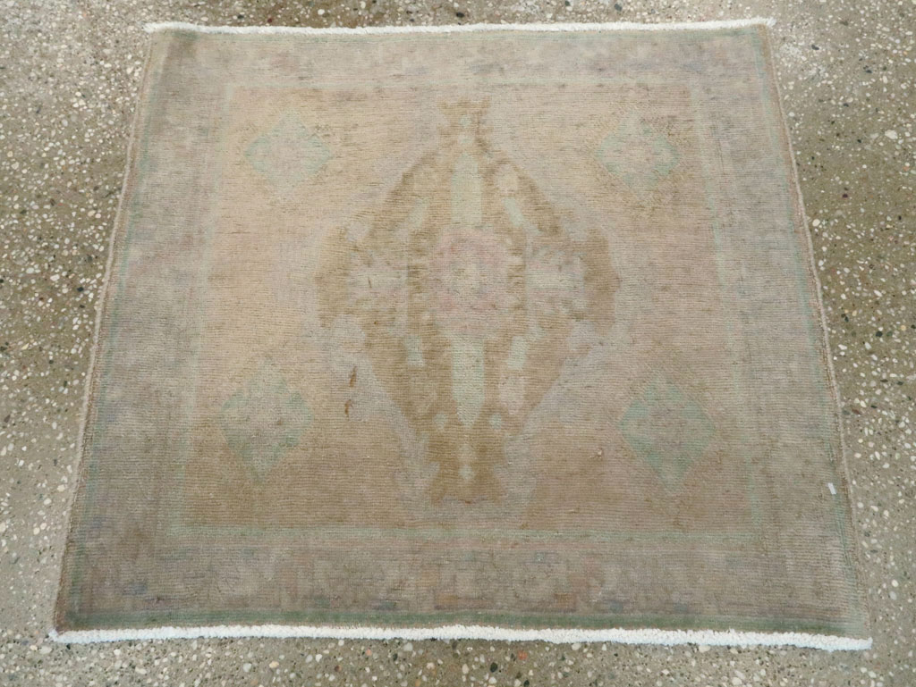 Vintage Persian Shiraz Rug (Pair: 2 of 2), No.22706 - Gsblank