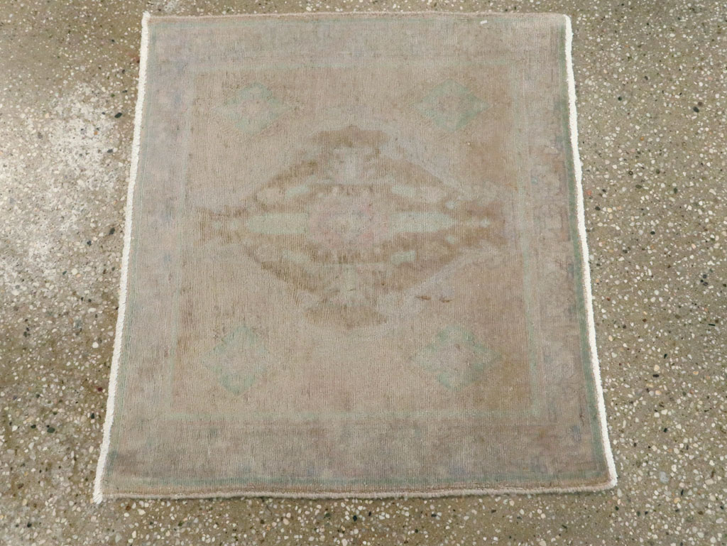 Vintage Persian Shiraz Rug (Pair: 2 of 2), No.22706 - Gsblank