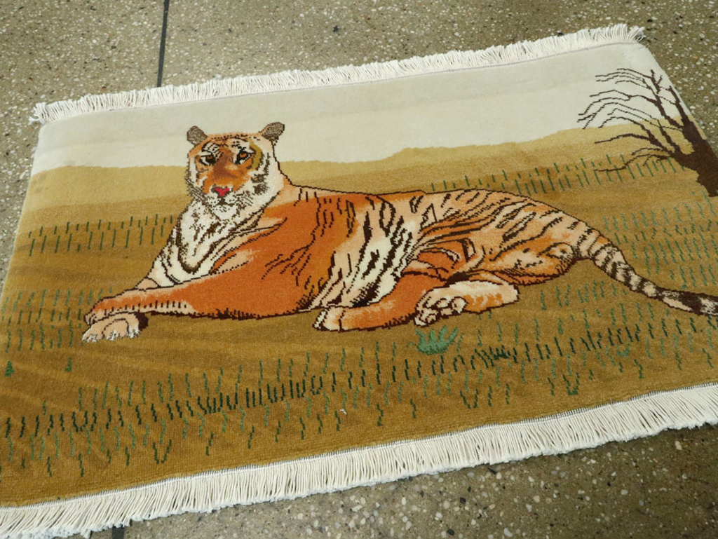 Vintage Persian Tabriz Pictorial Rug, No.22725 - Gsblank