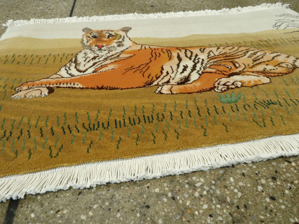 Vintage Persian Tabriz Pictorial Rug, No.22725 - Gsblank