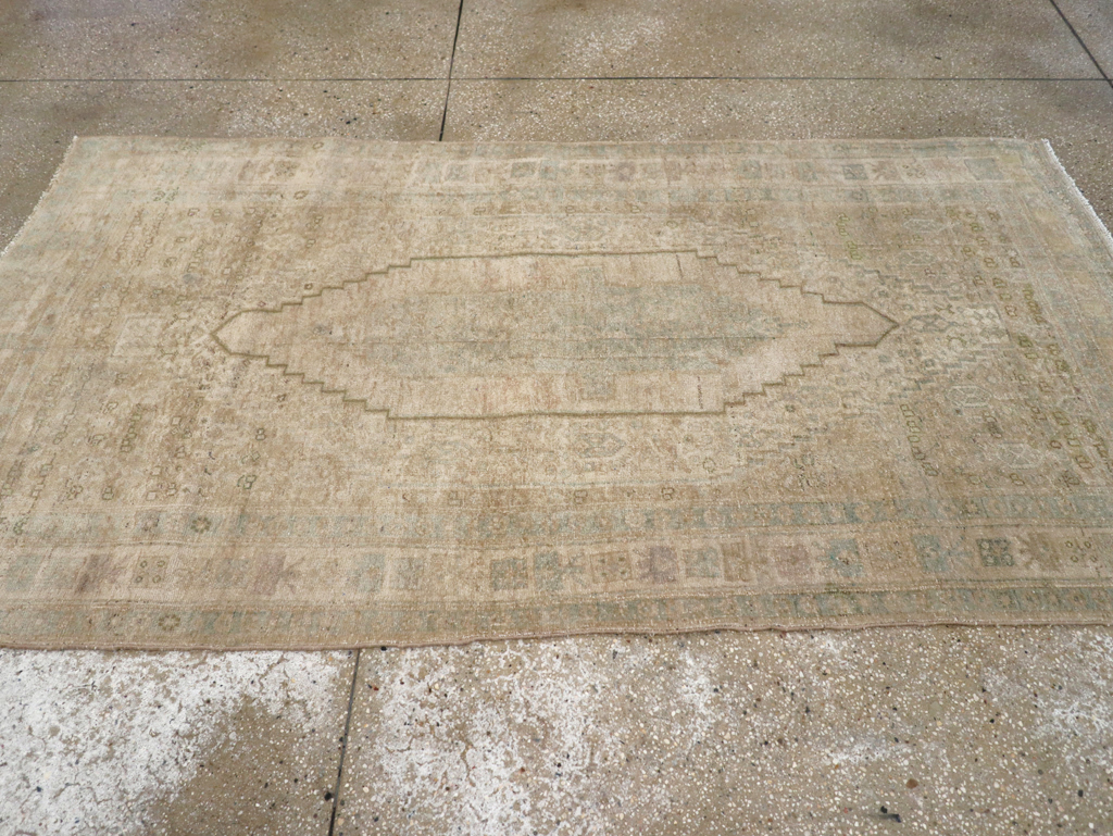 Vintage Persian Bidjar Accent Rug, No.22726 - Gsblank