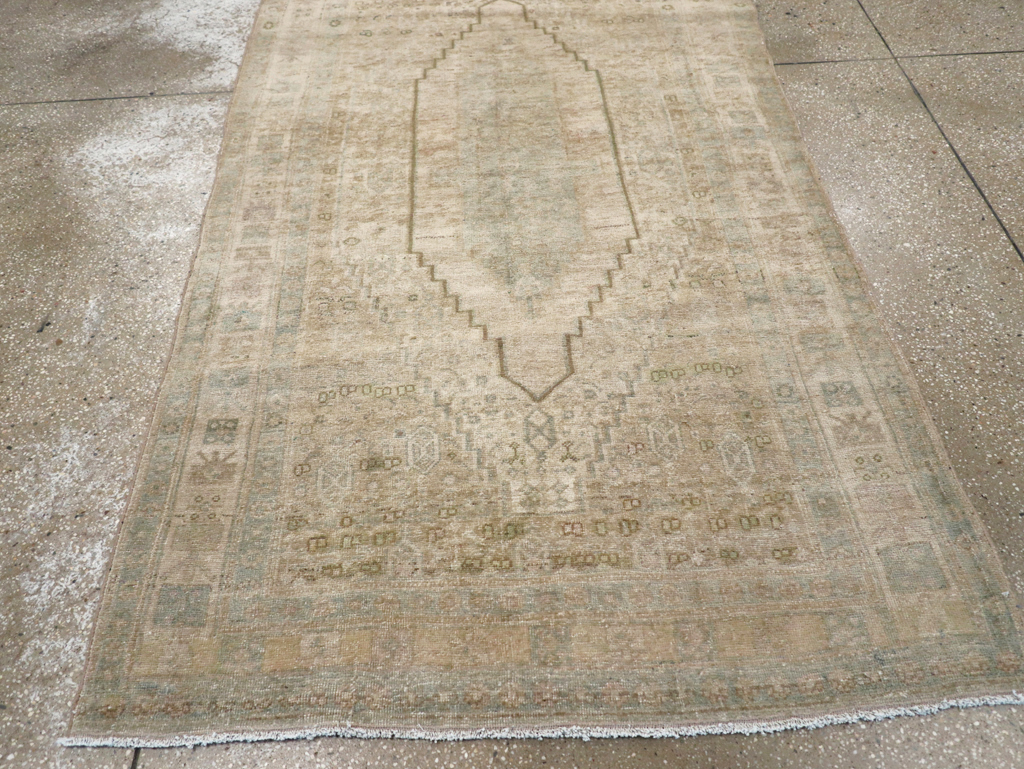 Vintage Persian Bidjar Accent Rug, No.22726 - Gsblank