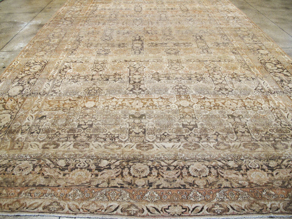 Antique Persian Isfahan Carpet, No.22808 - Gsblank