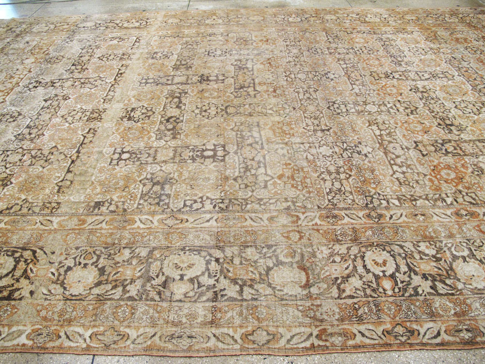 Antique Persian Isfahan Carpet, No.22808 - Gsblank